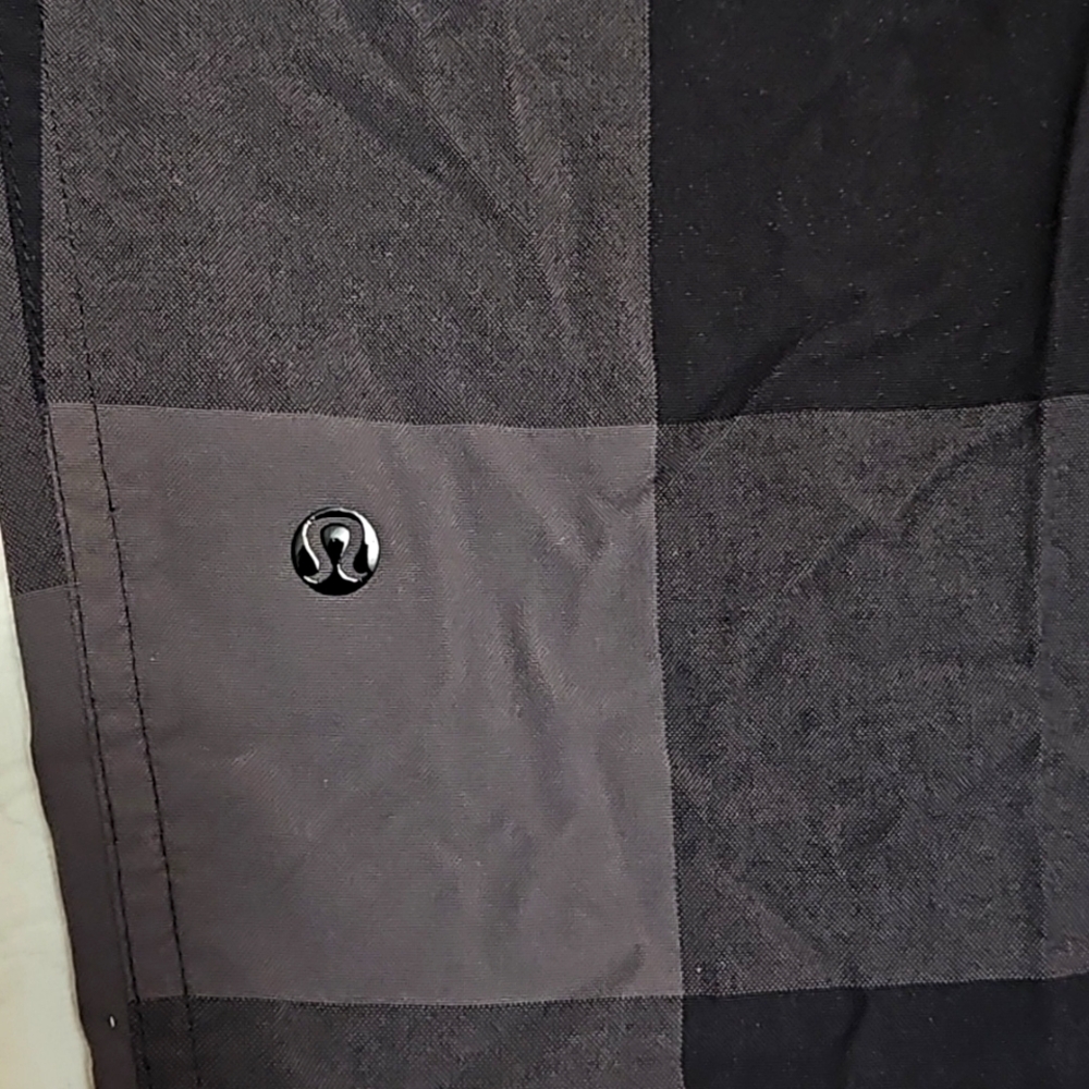 Lululemon Men’s Kahuna Plaid Athletic Casual Short  Sz: 36